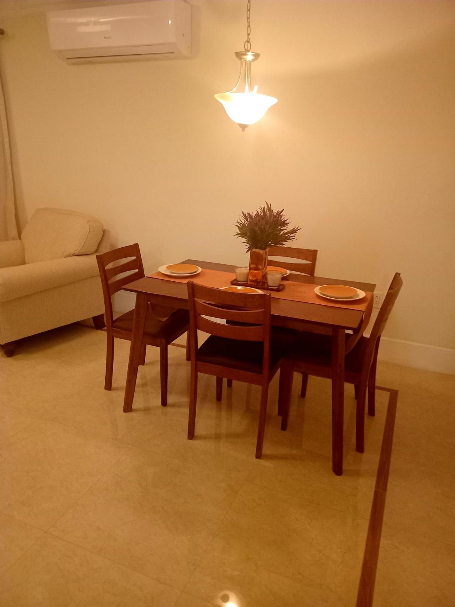 Virginias Place The Valley 外观 照片